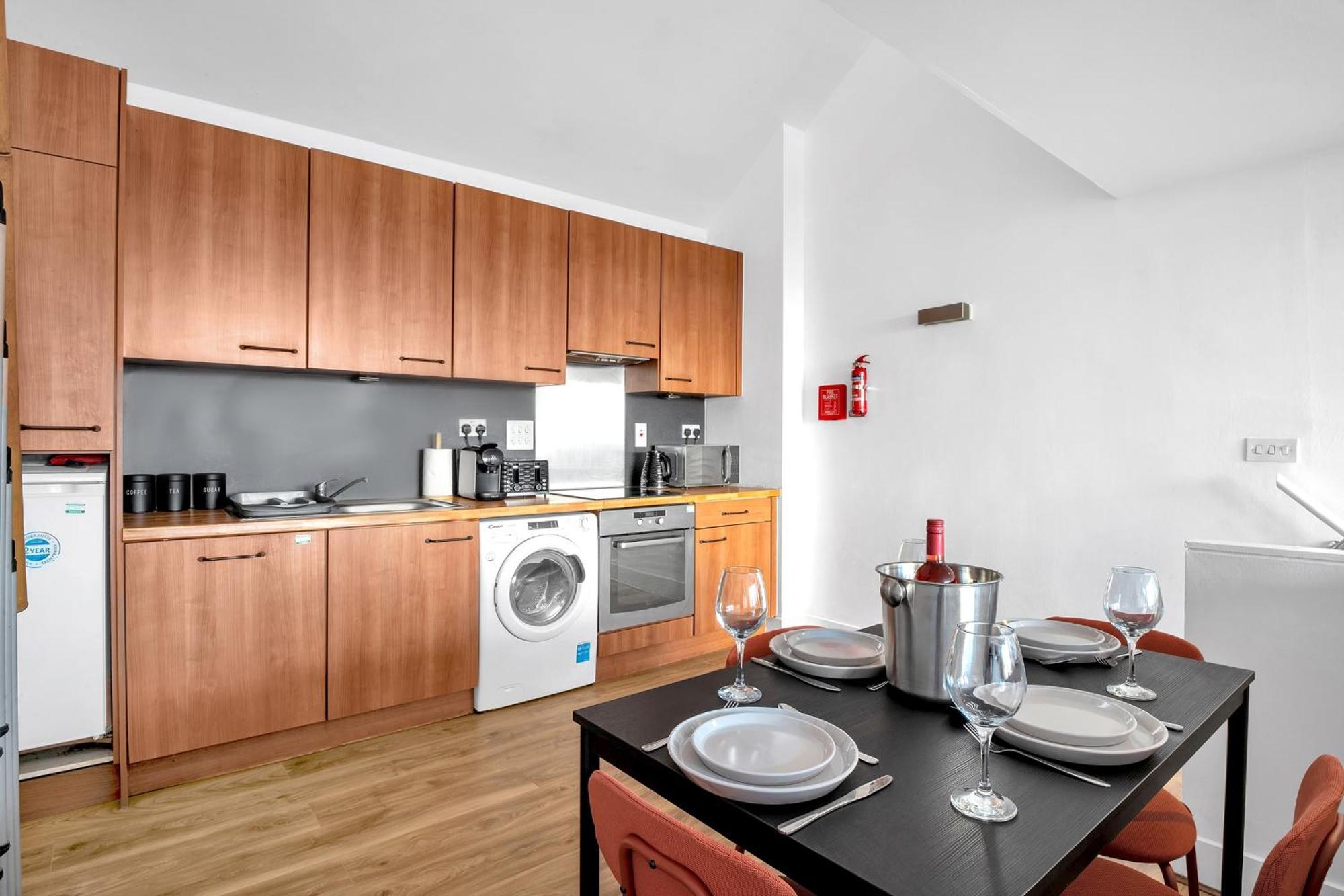 Luxury Waterfront Property With Free Parking Coventry Exterior foto