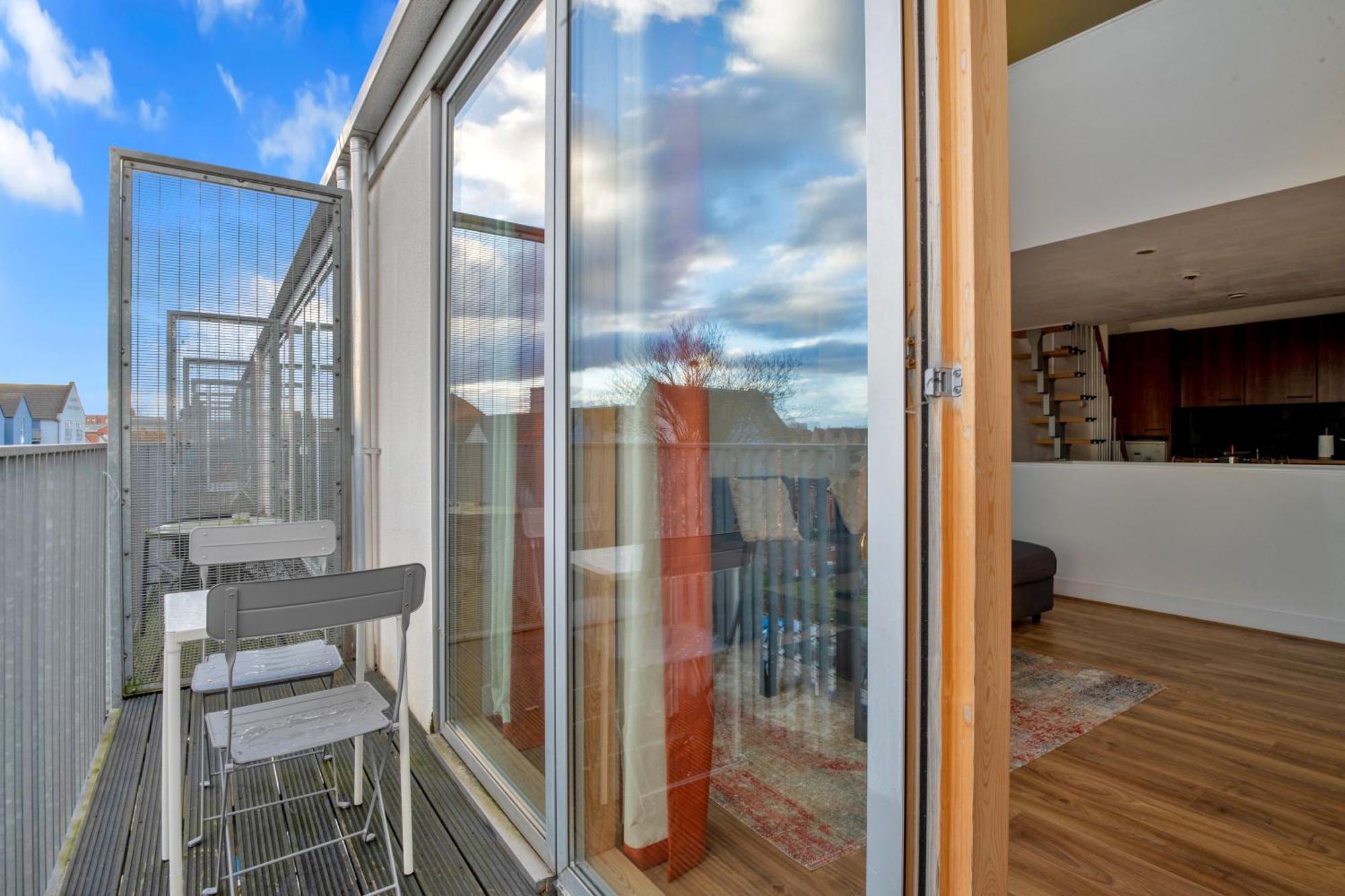 Luxury Waterfront Property With Free Parking Coventry Exterior foto